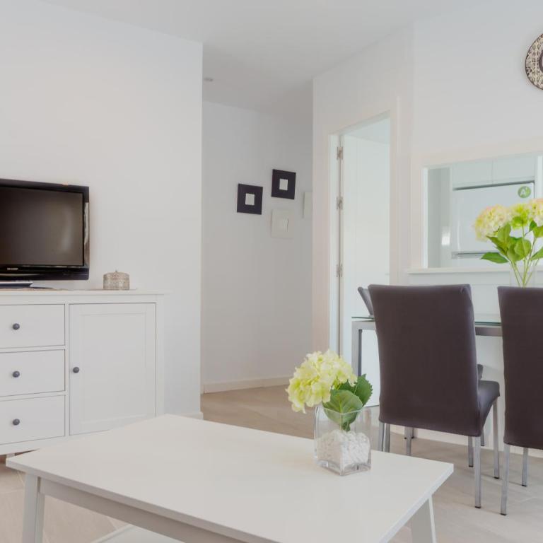 Avenida de la Playa - Apartment with Balcony - 15