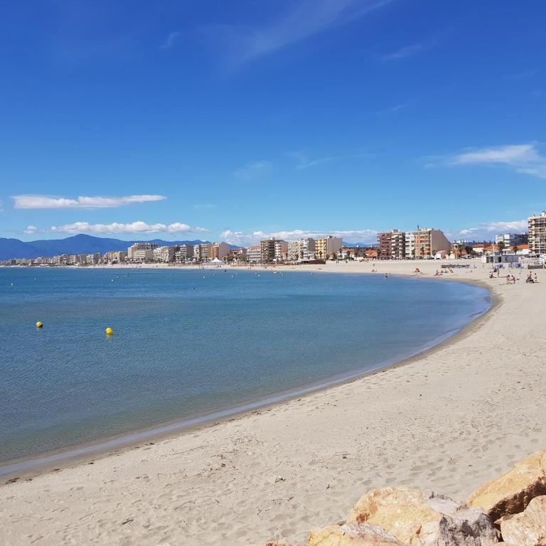 RESIDENCE LE NEULOS, T2 40m2 AVEC GARAGE PRIVE, 150 m de la mer, Avenue Roussillon Canet-Plage - Superior Apartment - 52