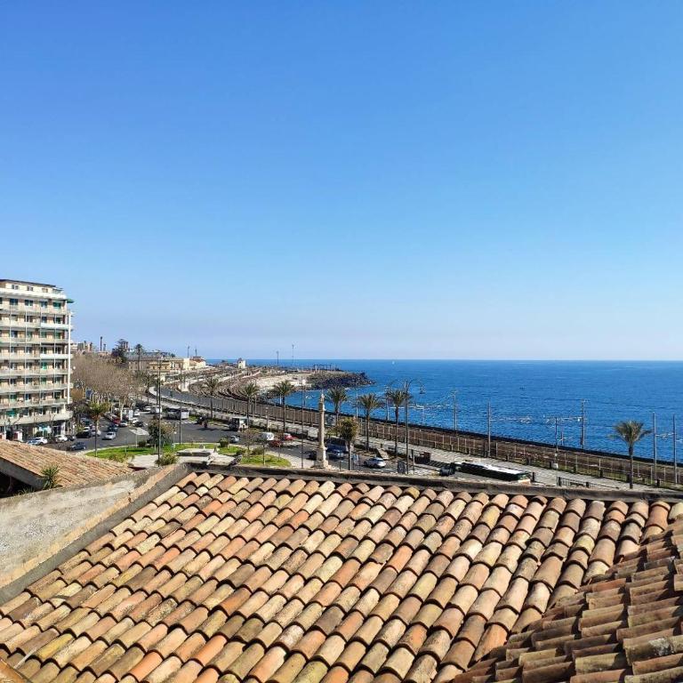 Panoramic Suite***** in the heArt of Catania - Deluxe Suite with Sea View - 2