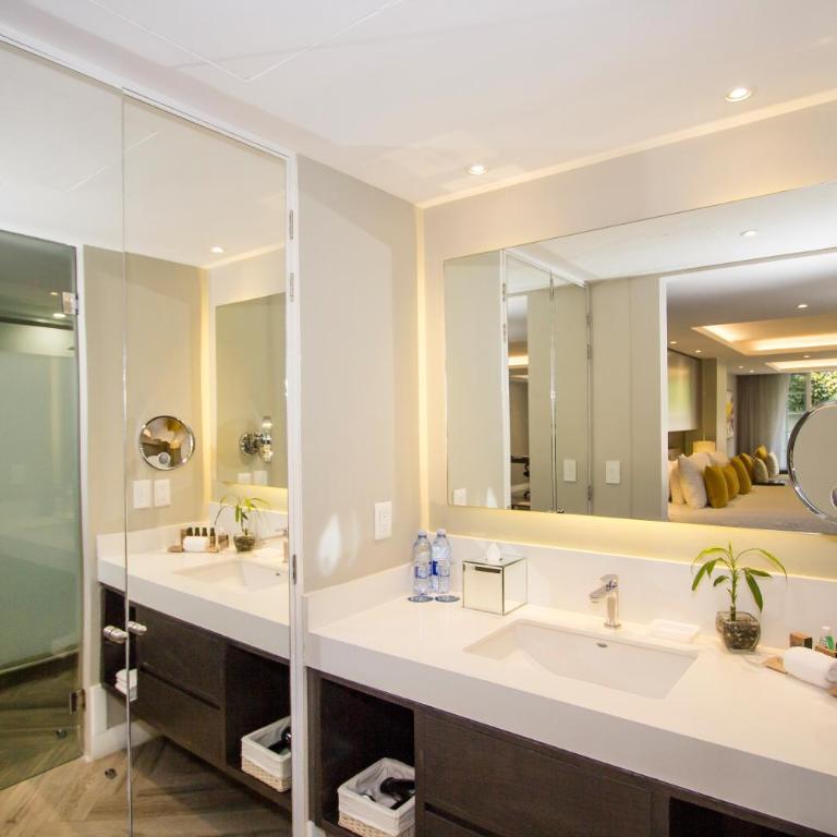 Isaaya Hotel Boutique by WTC - Deluxe 1 King - 6