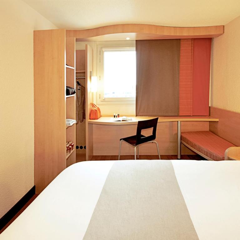ibis Paris Porte d'Italie - Chambre Standard avec 1 Lit Double et 1 Lit d'Enfant - 2