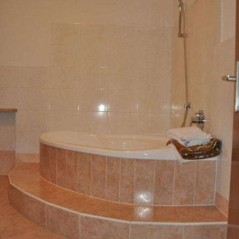 Burgfrieden - Quadruple Room - 2