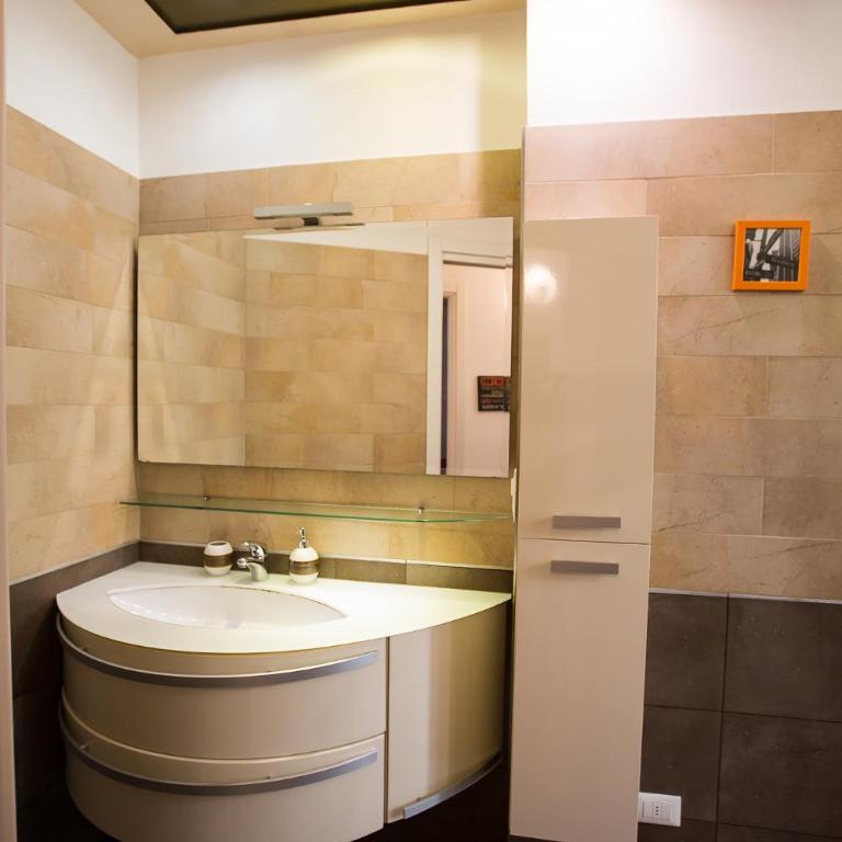 Guasto Apartments by Lesdomus - Three-Bedroom Apartment - via de' Castagnoli 4 - 13