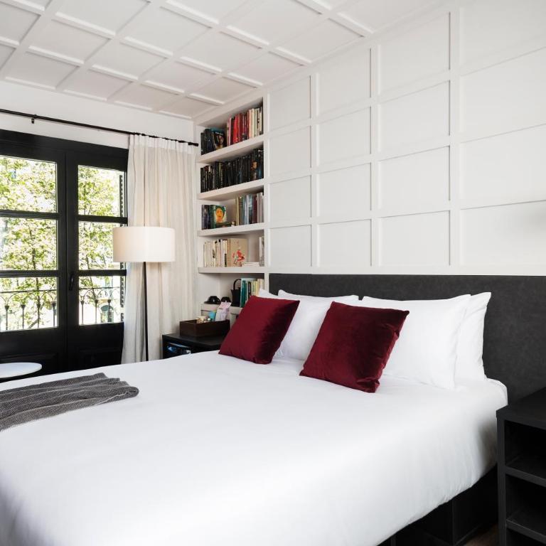 Yurbban Ramblas Boutique Hotel - Standard Double Room Ramblas view - 2