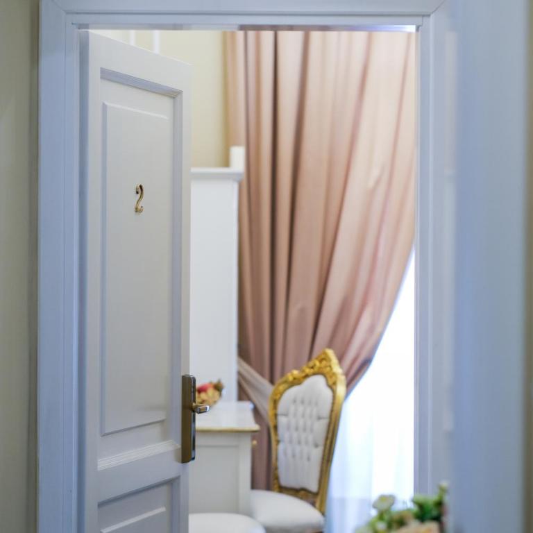 B&B Kingsman - Deluxe King Room - 22