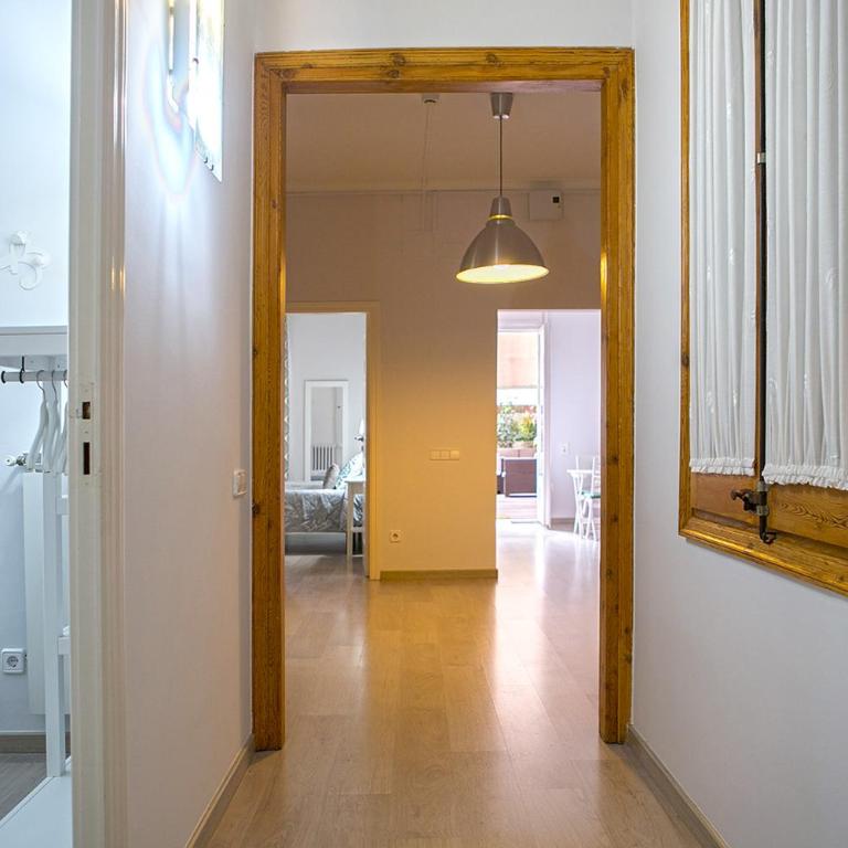 Blanc Guest House - Interior Single Room with private Bathroom - 8