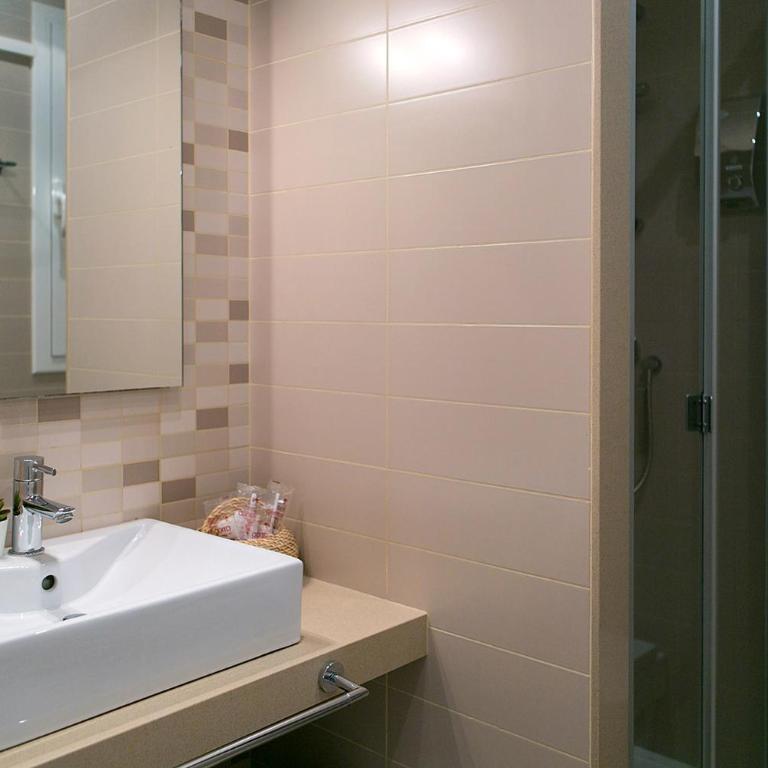 Blanc Guest House - Interior Double or Twin Room with Private Bathroom - 8