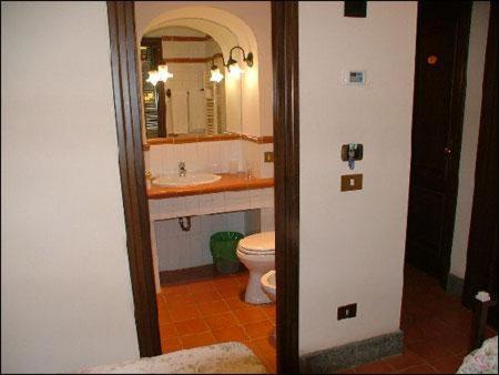 Hotel OKAPI - Camera Matrimoniale con Bagno Privato - 2