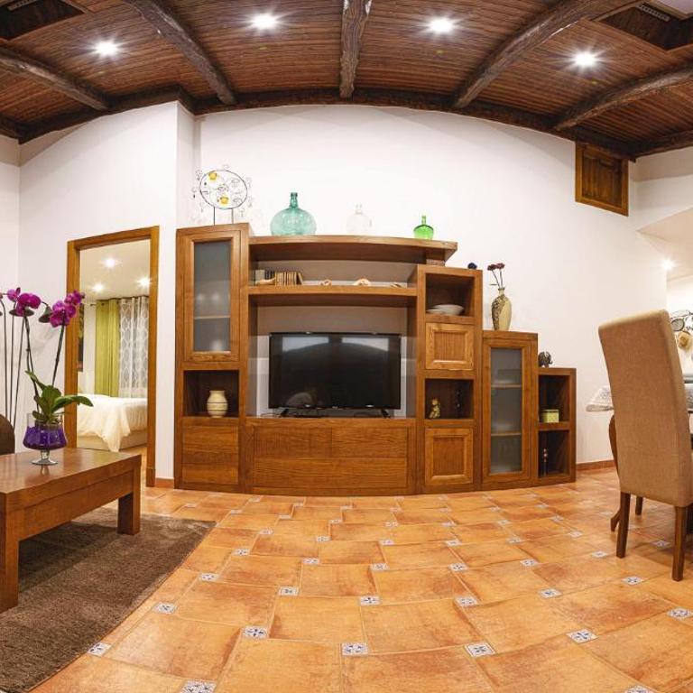 Casa Velha - Three-Bedroom House - 12