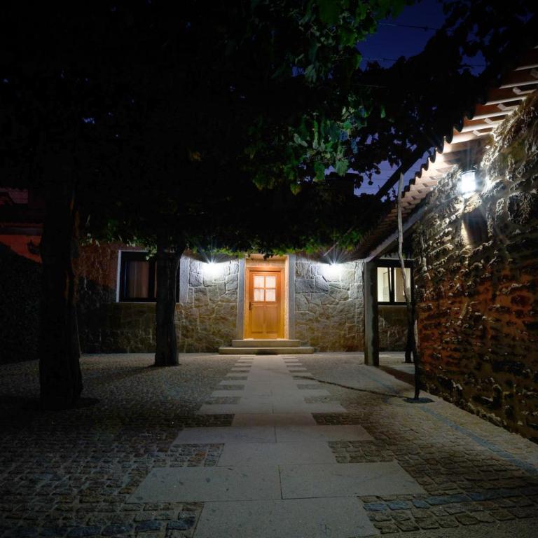 Casa Velha - Three-Bedroom House - 24