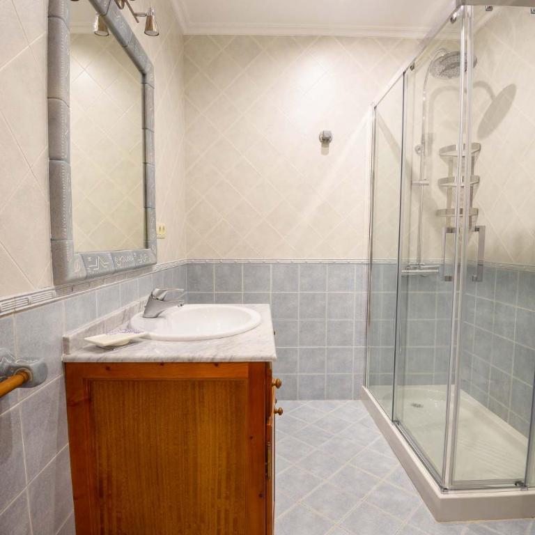 Casa Velha - Three-Bedroom House - 33