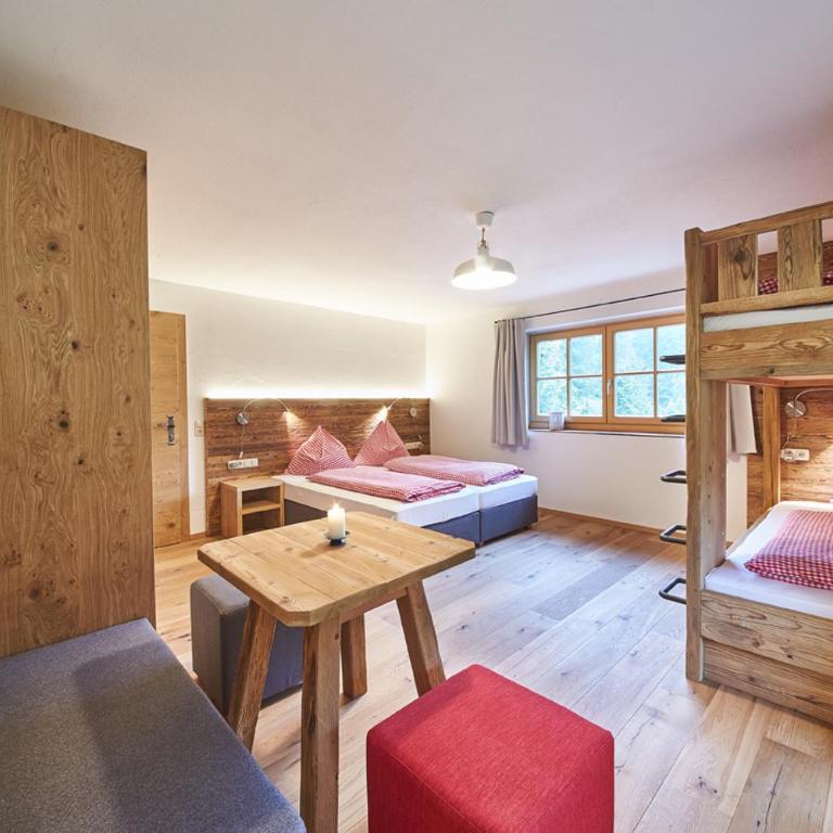 Spielberghaus - Familienzimmer mit Balkon - 6