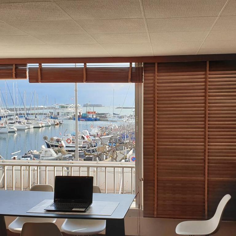 Résidence de standing la Pêcherie Spacieux T3 comme un cocon familial vue mer et sur l'avant port Sur le bout du bout de Cap d'Agde seule cap en Occitanie - Apartment with Sea View - 8