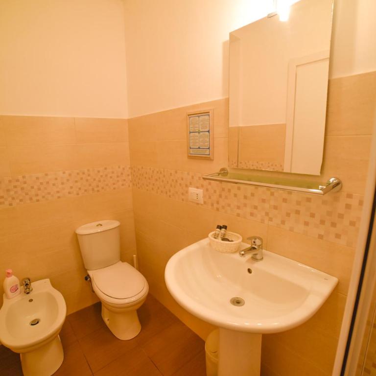 B&B Siracusa Holidays - Double or Twin Room with Private Bathroom in the room - 7