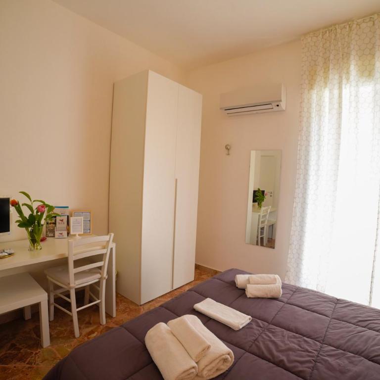 B&B Siracusa Holidays - Triple Room with Private External Bathroom - 11