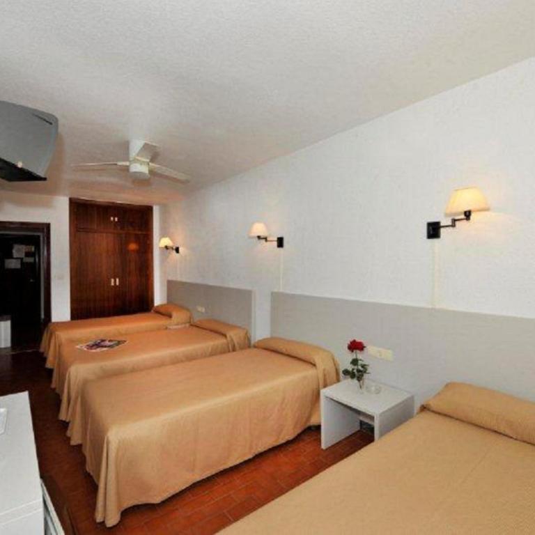 Hostal Velilla - Habitación cuádruple - 4
