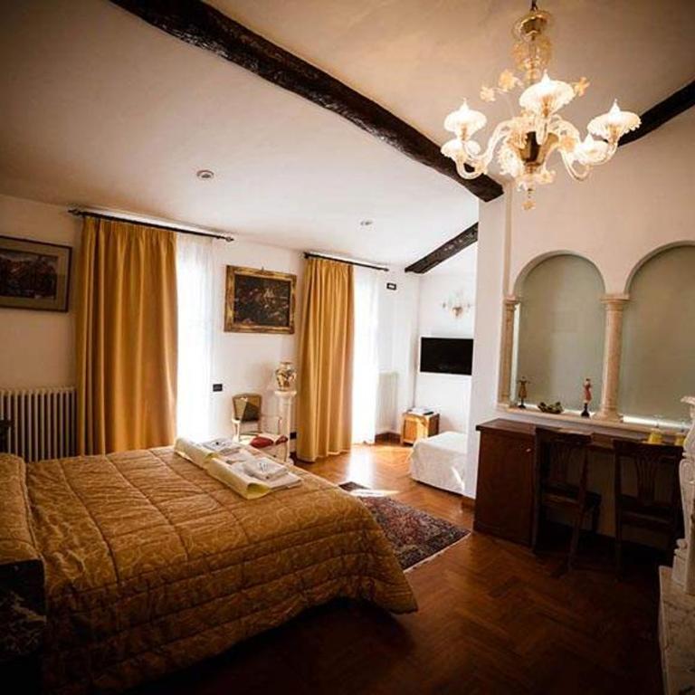 Camere Nicolina - Camera Matrimoniale Ampia con Balcone - 7