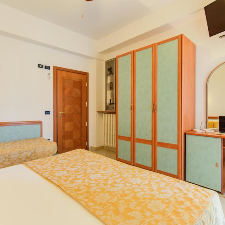 Hotel Nanni - Camera Superior Matrimoniale/Doppia con Letti Singoli - 1