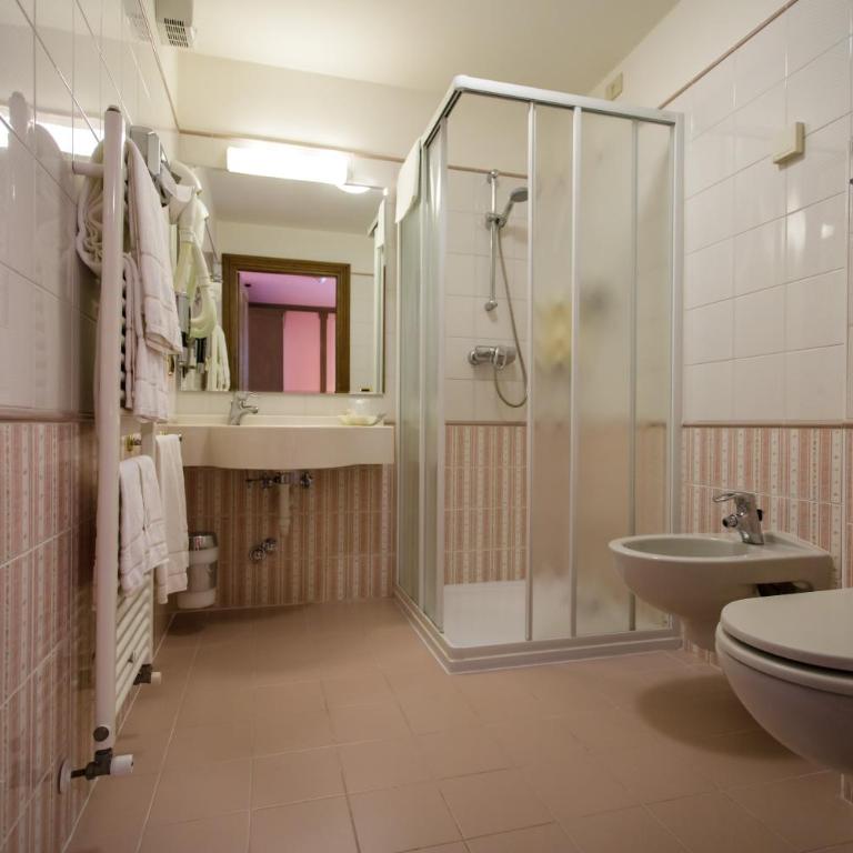 Hotel Compagnoni - Camera Standard Matrimoniale/Doppia con Letti Singoli con Balcone - 2