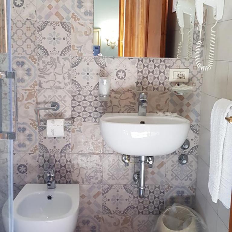 Hotel Desirèe - Double or Twin Room - 4