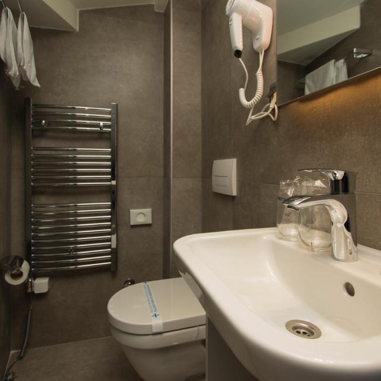 BOUTIQUE 25h by Eva stay 018 - Trokrevetna Soba sa Terasom - 4