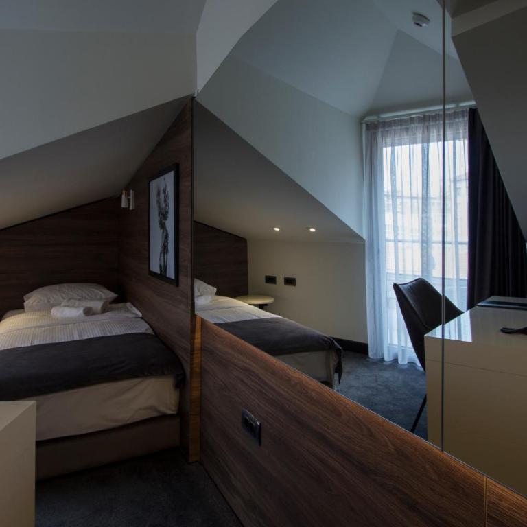 BOUTIQUE 25h by Eva stay 018 - Trokrevetna Soba sa Terasom - 10