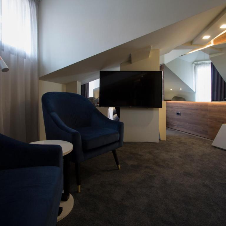 BOUTIQUE 25h by Eva stay 018 - Trokrevetna Soba sa Terasom - 14