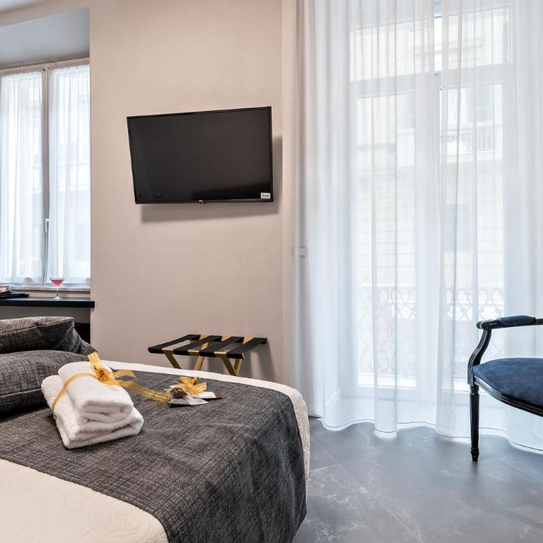Benso Rooms - Deluxe Double or Twin Room with Balcony - 3