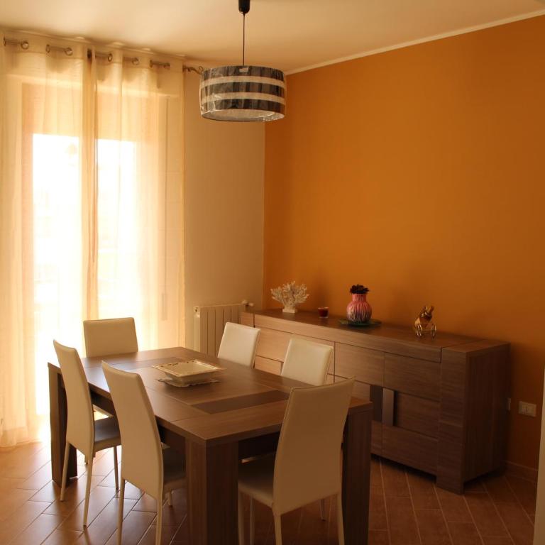 Chelu & Luna - Three-Bedroom Apartment - 1