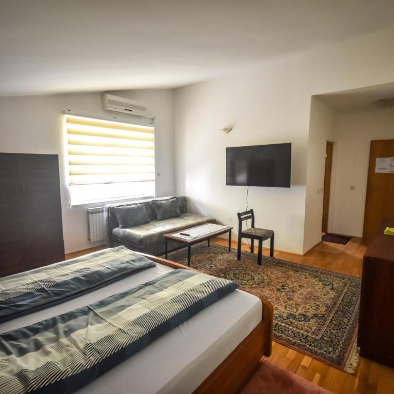 Villa Old Town - Dvokrevetna Soba sa Bračnim Krevetom i Sopstvenim Kupatilom - 4