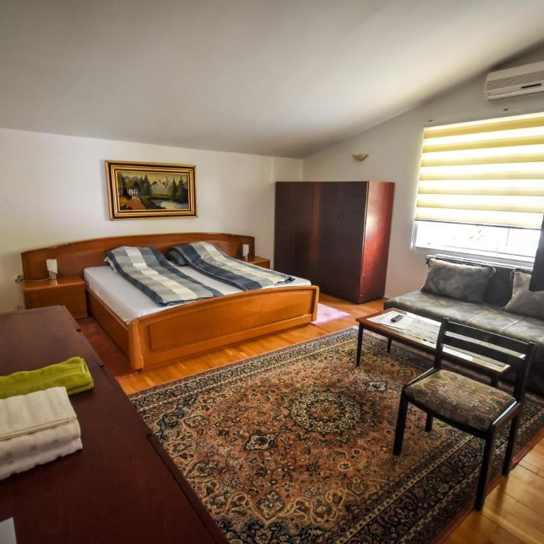 Villa Old Town - Dvokrevetna Soba sa Bračnim Krevetom i Sopstvenim Kupatilom - 5