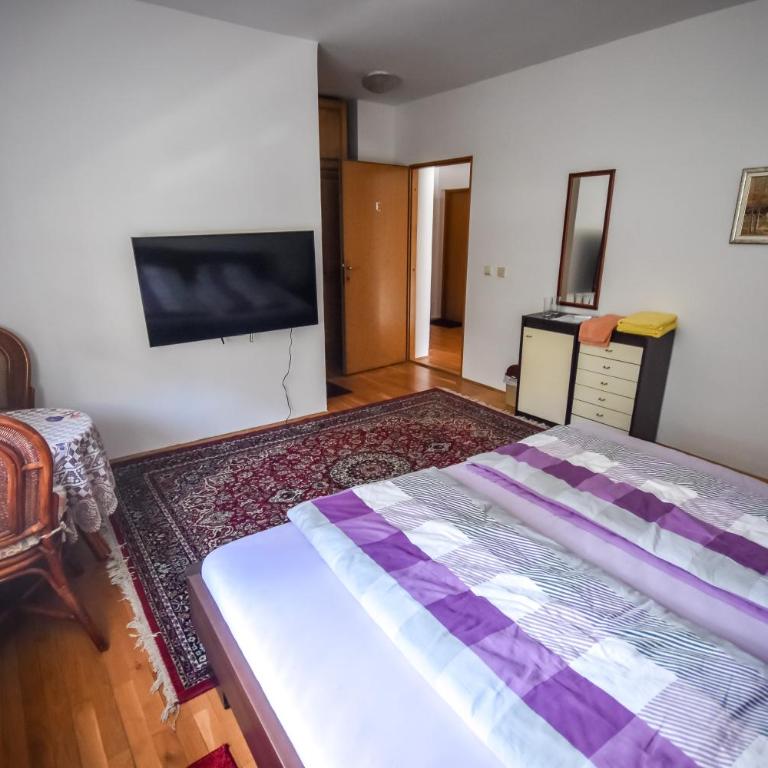 Villa Old Town - Dvokrevetna Soba sa Bračnim Krevetom i Sopstvenim Kupatilom - 3