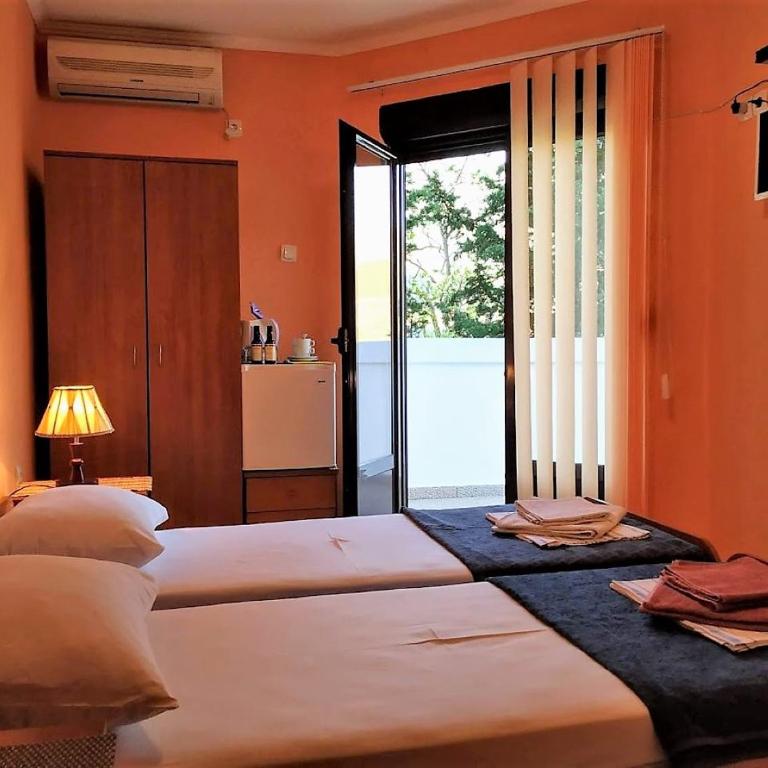 Villa Budvanka Guesthouse - Twin Room with Terrace - 6