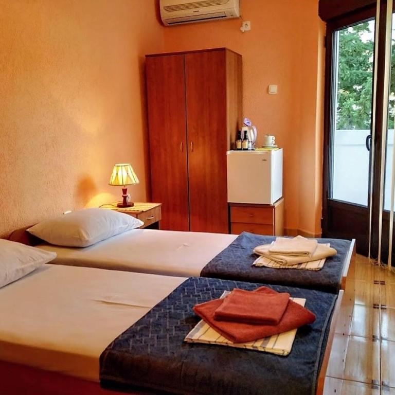 Villa Budvanka Guesthouse - Twin Room with Terrace - 7
