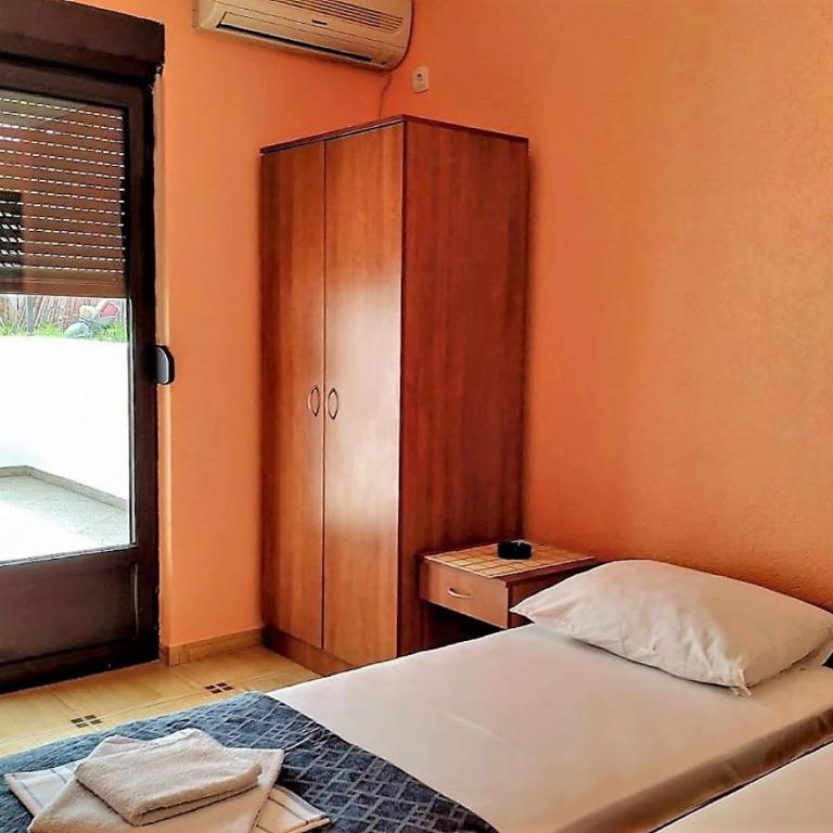 Villa Budvanka Guesthouse - Twin Room with Terrace - 3