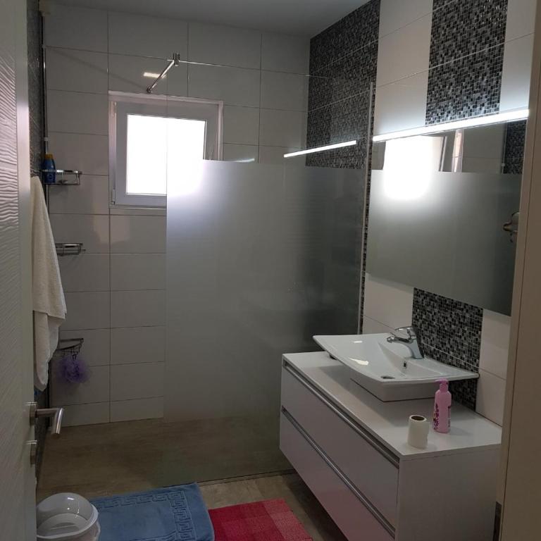 Visoko Homestay - Niskobudžetna Dvokrevetna Soba sa Zasebnim Krevetima - 2