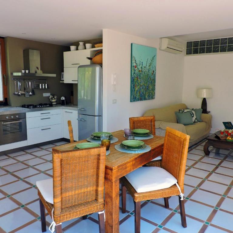 Loris House - Two-Bedroom House - 2