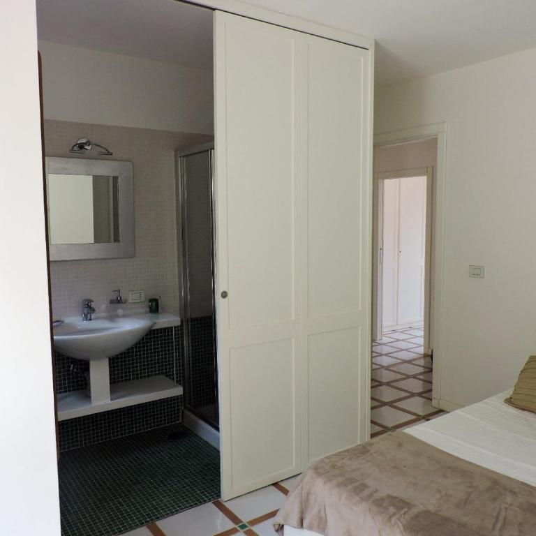 Loris House - Two-Bedroom House - 10