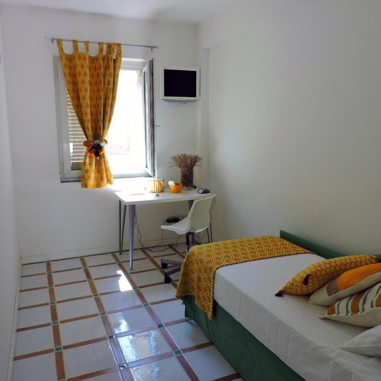 Loris House - Two-Bedroom House - 14