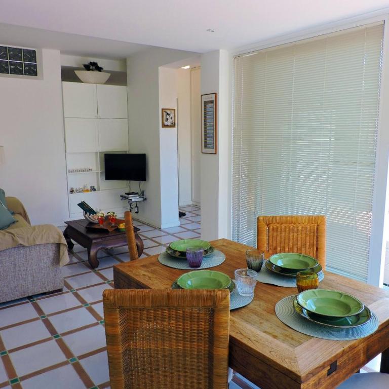 Loris House - Two-Bedroom House - 3