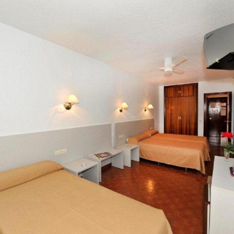 Hostal Velilla - Habitación Triple - 6