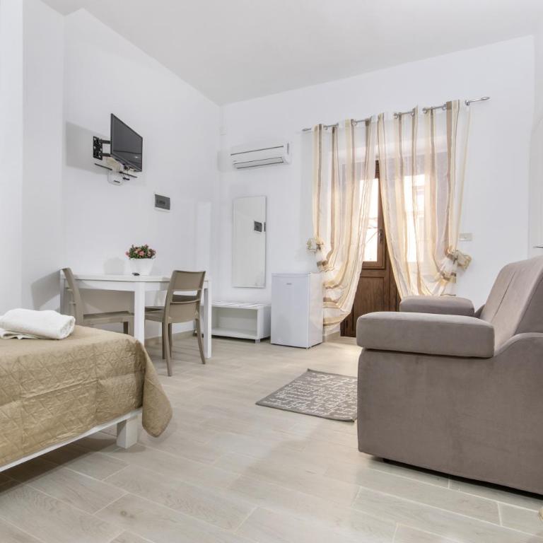 IN CENTRO ROOMS Vicino Cefalù SELF-CHEK-IN - Quintuple Room with Private Bathroom - 4
