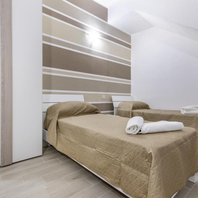 IN CENTRO ROOMS Vicino Cefalù SELF-CHEK-IN - Quintuple Room with Private Bathroom - 5