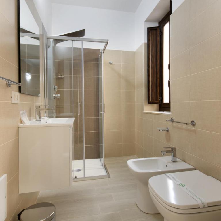 IN CENTRO ROOMS Vicino Cefalù SELF-CHEK-IN - Quadruple Room with Balcony - 4