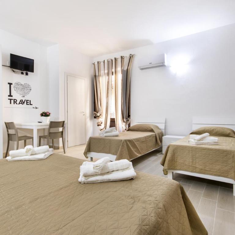 IN CENTRO ROOMS Vicino Cefalù SELF-CHEK-IN - Quadruple Room with Balcony - 5