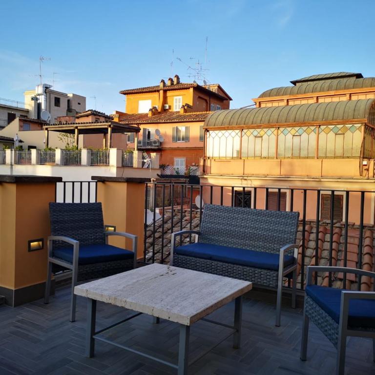 President Gardens - Camera Familiare con Balcone - 15