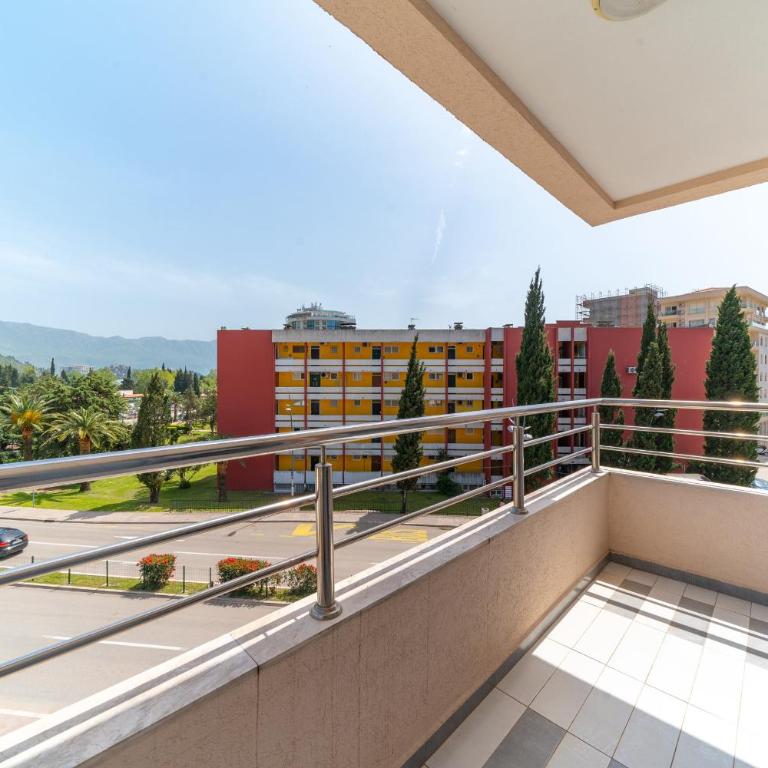 SMS Apartments - Three-Bedroom Apartment - 4