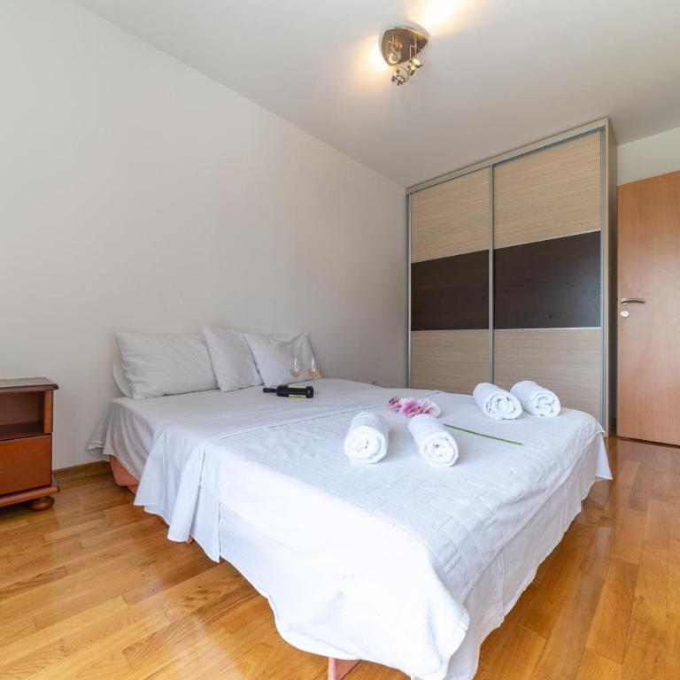 SMS Apartments - Three-Bedroom Apartment - 9