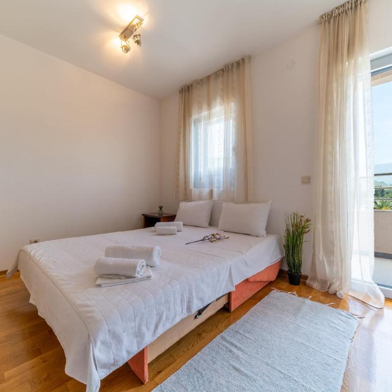SMS Apartments - Three-Bedroom Apartment - 12