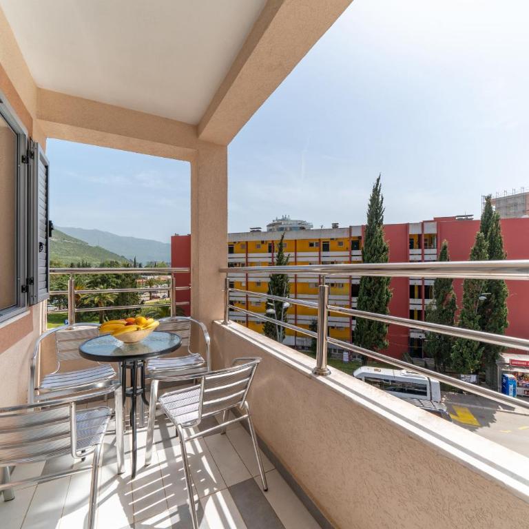 SMS Apartments - Three-Bedroom Apartment - 17